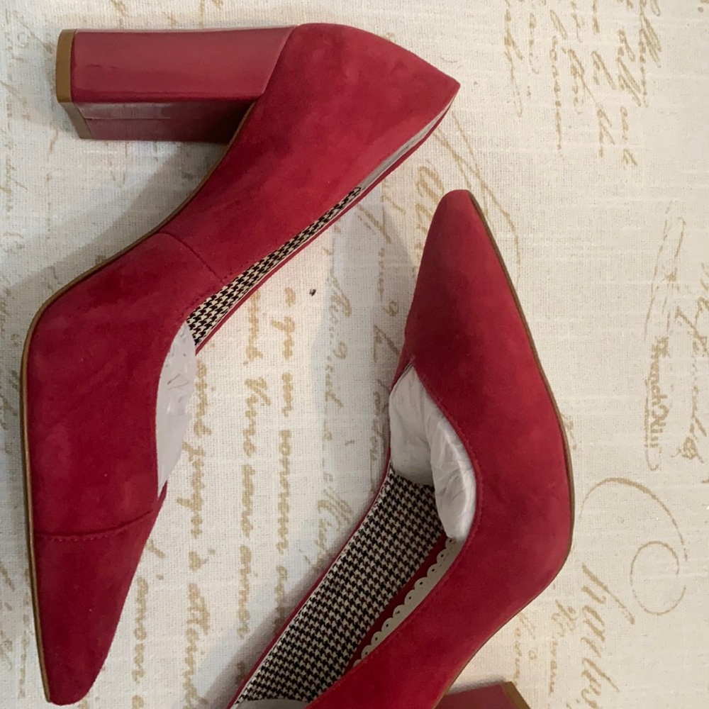 New beautiful light burgundy pumps